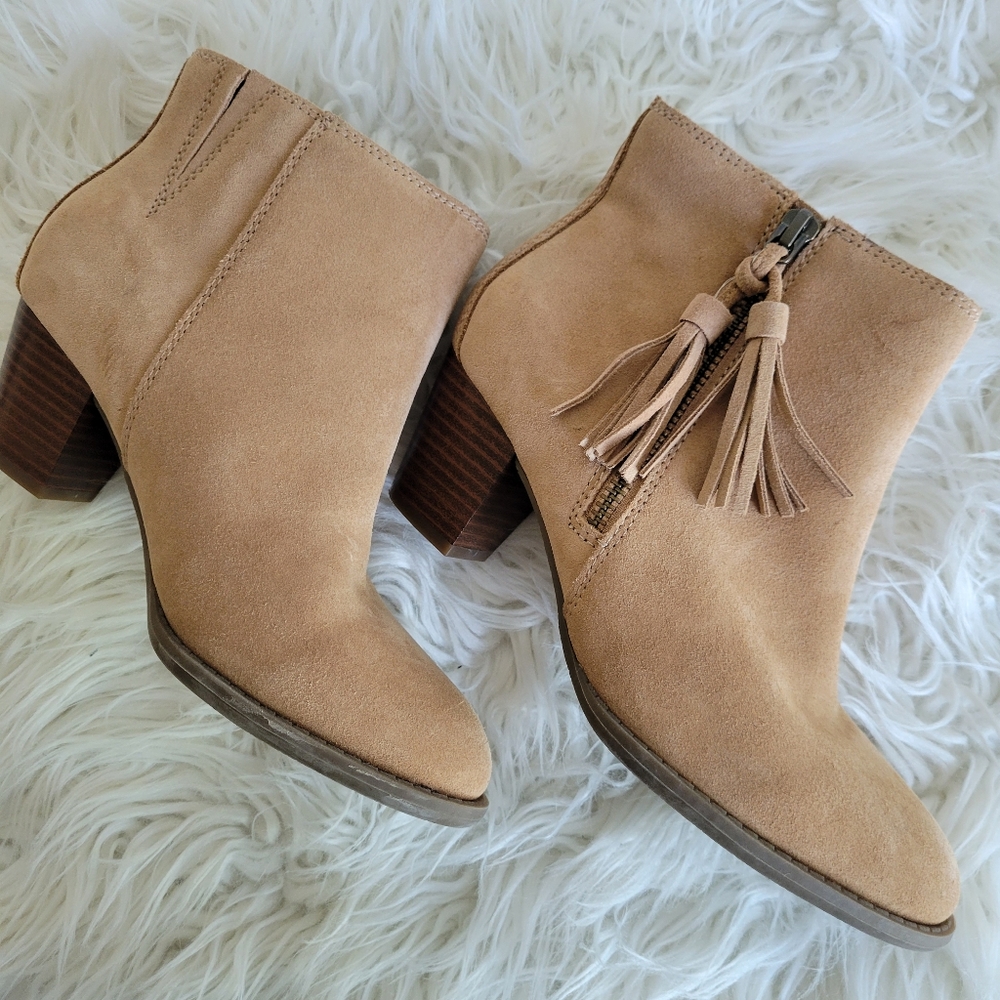 Vionic Upright Madeline Boot/Wheat Size 5 - image 1